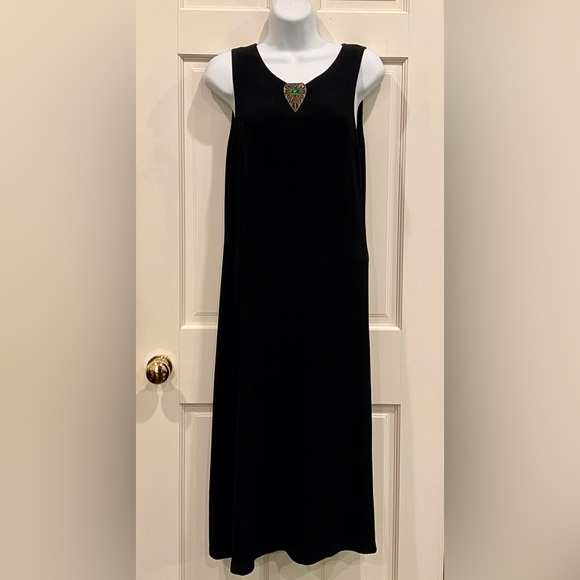 Vintage brass and green stones triangle brooch - Picture 3 of 12